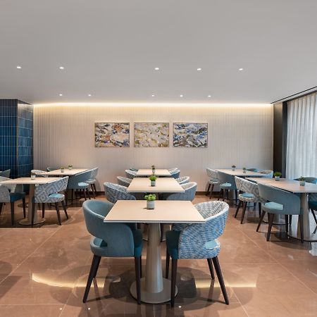 ホテル Eurostars Aliados ポルト エクステリア 写真 The lounge at the airport