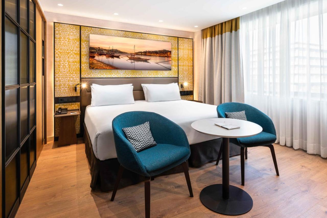 ホテル Eurostars Aliados ポルト エクステリア 写真 A room at the hotel