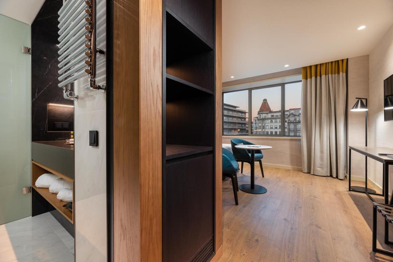 ホテル Eurostars Aliados ポルト エクステリア 写真 A room at the hotel