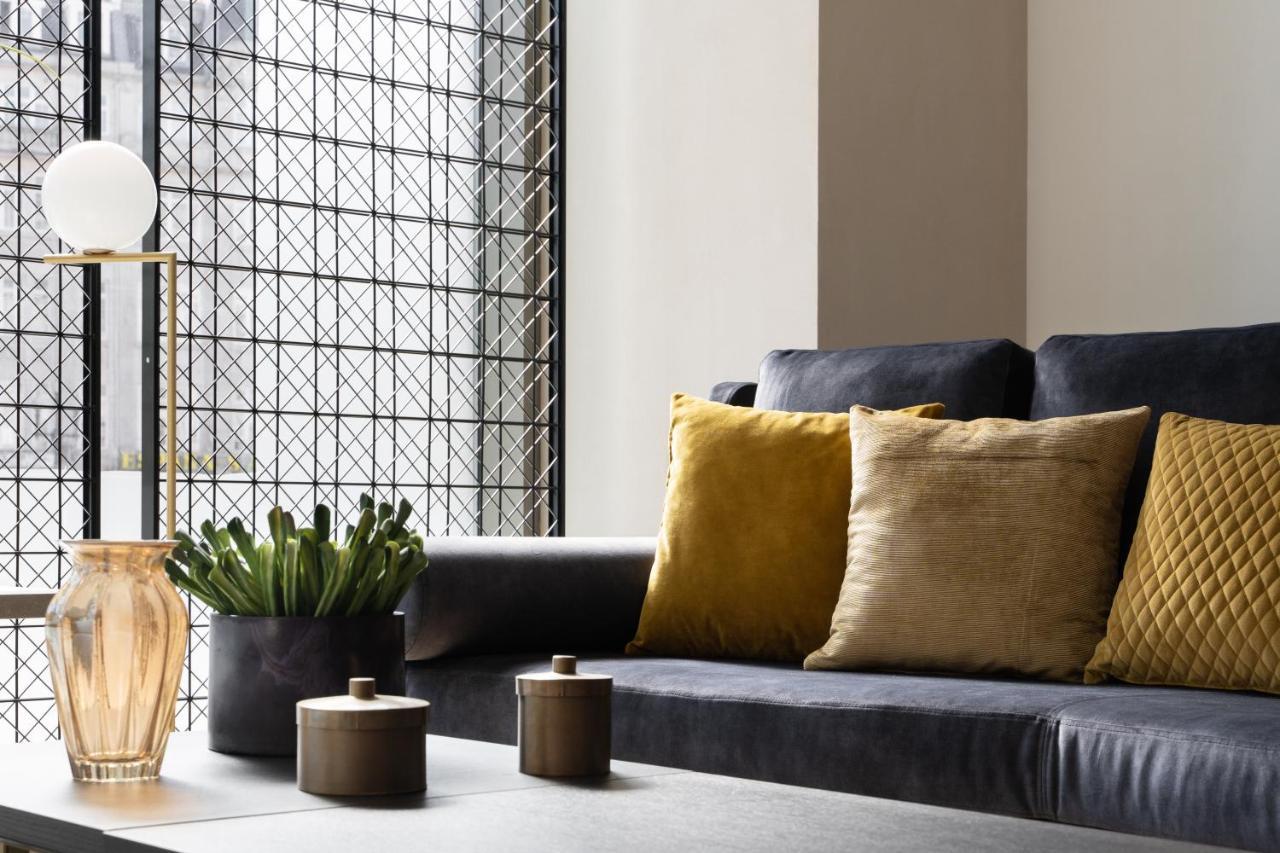 ホテル Eurostars Aliados ポルト エクステリア 写真 A sofa with cushions