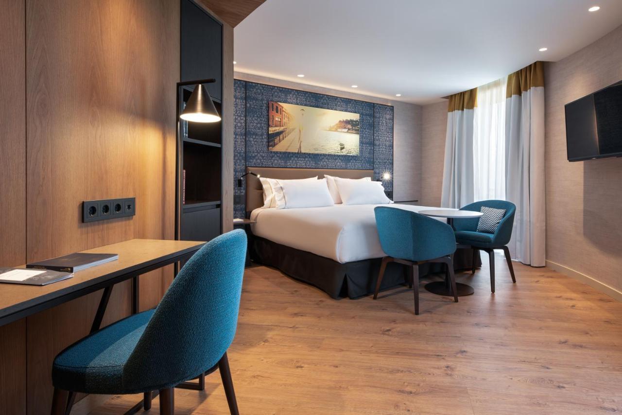 ホテル Eurostars Aliados ポルト エクステリア 写真 A room at the hotel