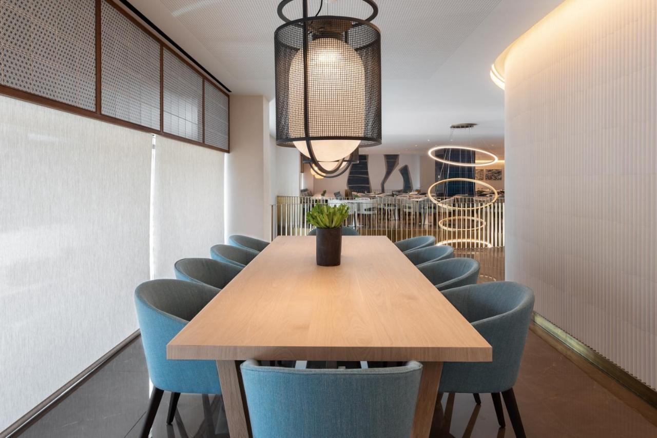 ホテル Eurostars Aliados ポルト エクステリア 写真 The lounge at the airport