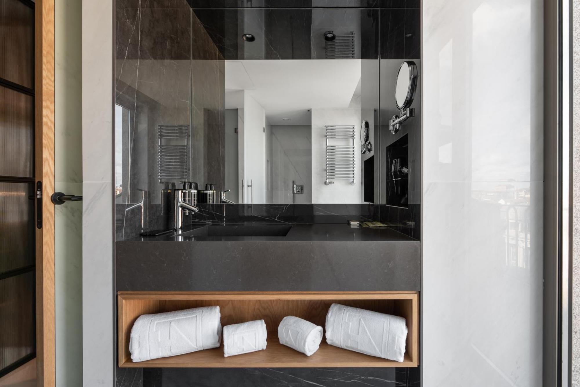 ホテル Eurostars Aliados ポルト エクステリア 写真 Bathroom