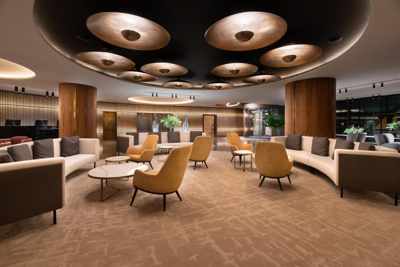 ホテル Eurostars Aliados ポルト エクステリア 写真 The new lounge at London Heathrow Airport