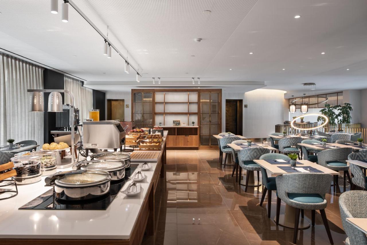 ホテル Eurostars Aliados ポルト エクステリア 写真 The lounge at London Heathrow Airport
