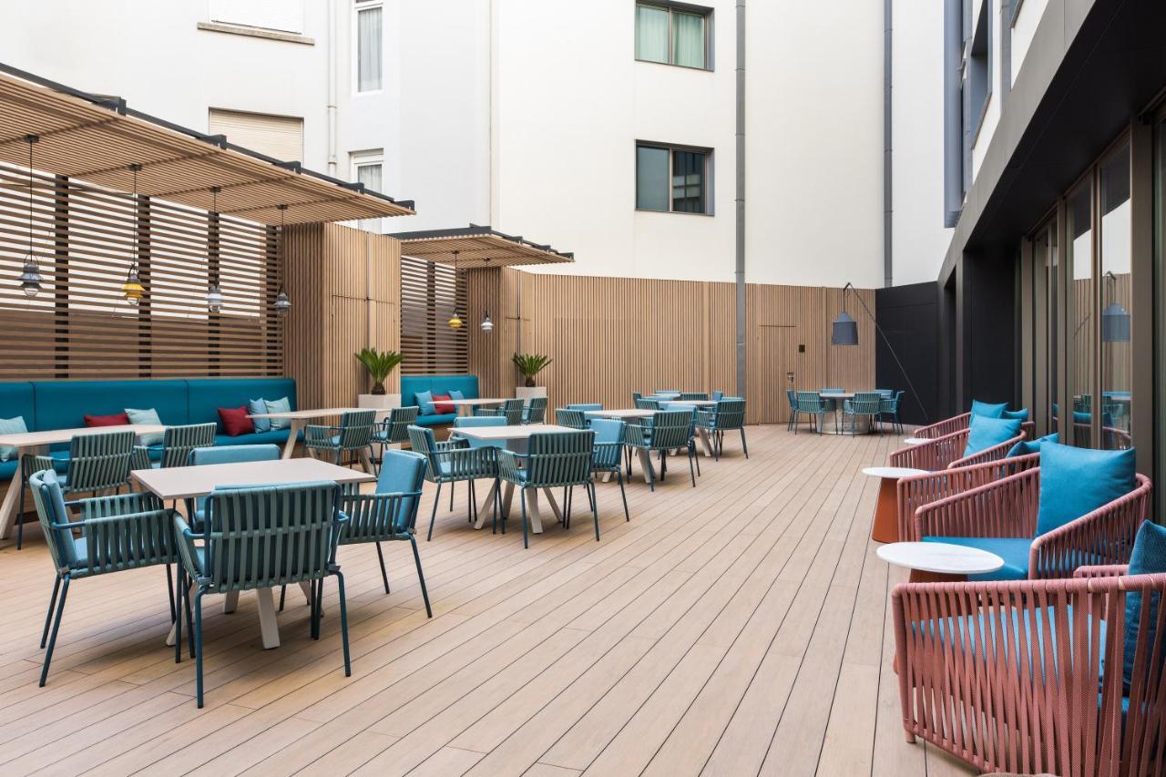 ホテル Eurostars Aliados ポルト エクステリア 写真 The hotel's courtyard