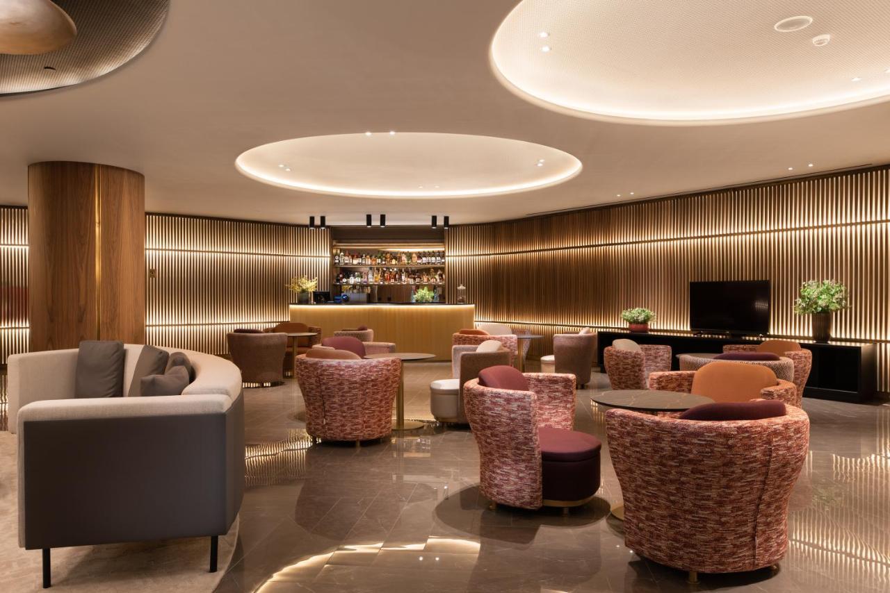 ホテル Eurostars Aliados ポルト エクステリア 写真 The lounge at the airport