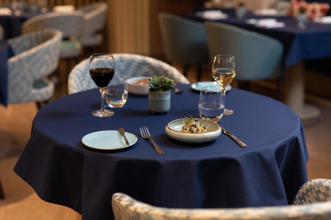 ホテル Eurostars Aliados ポルト エクステリア 写真 A table set for dinner