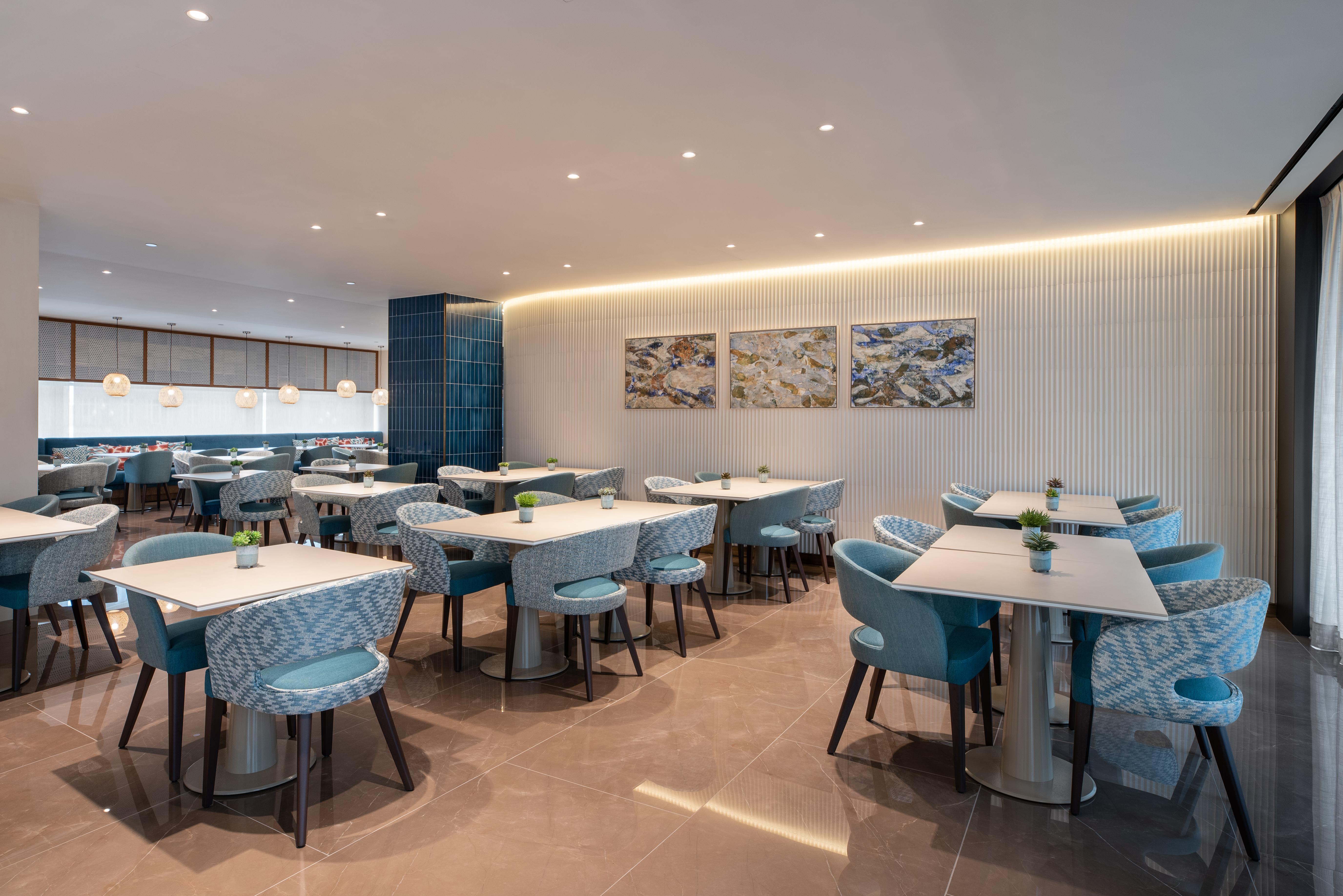ホテル Eurostars Aliados ポルト エクステリア 写真 The lounge at the airport