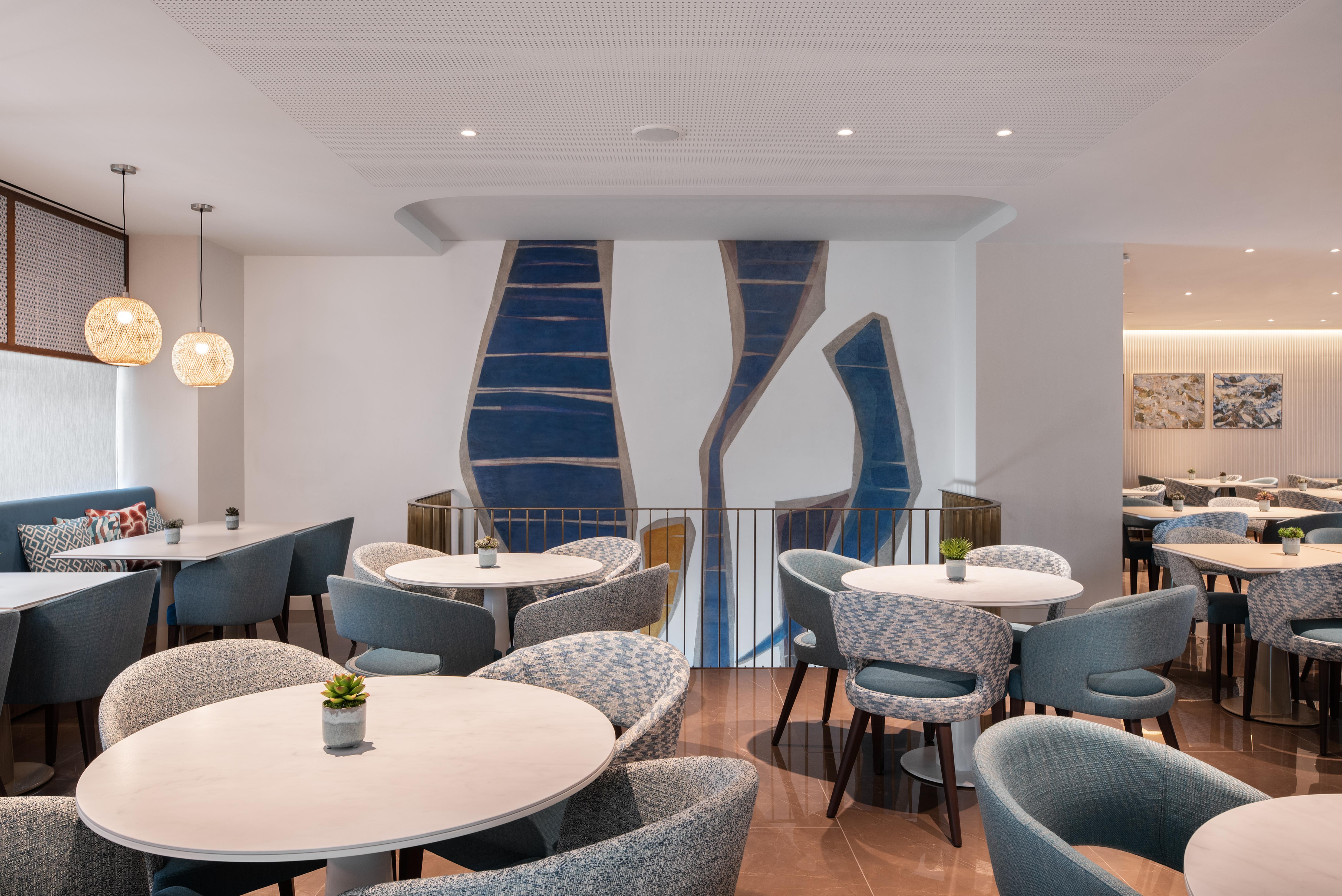 ホテル Eurostars Aliados ポルト エクステリア 写真 The lounge at the airport