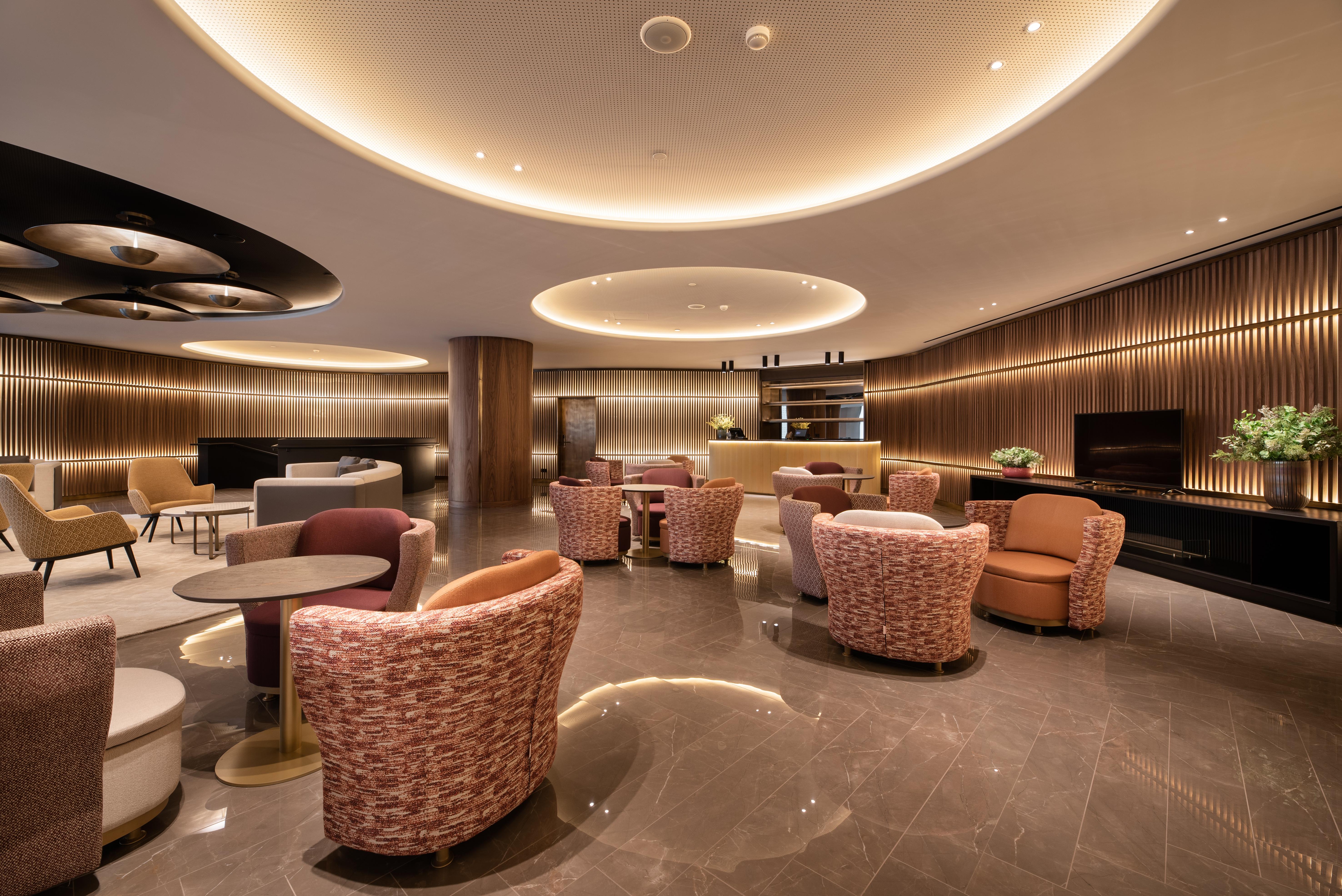 ホテル Eurostars Aliados ポルト エクステリア 写真 The lounge at Hong Kong International Airport